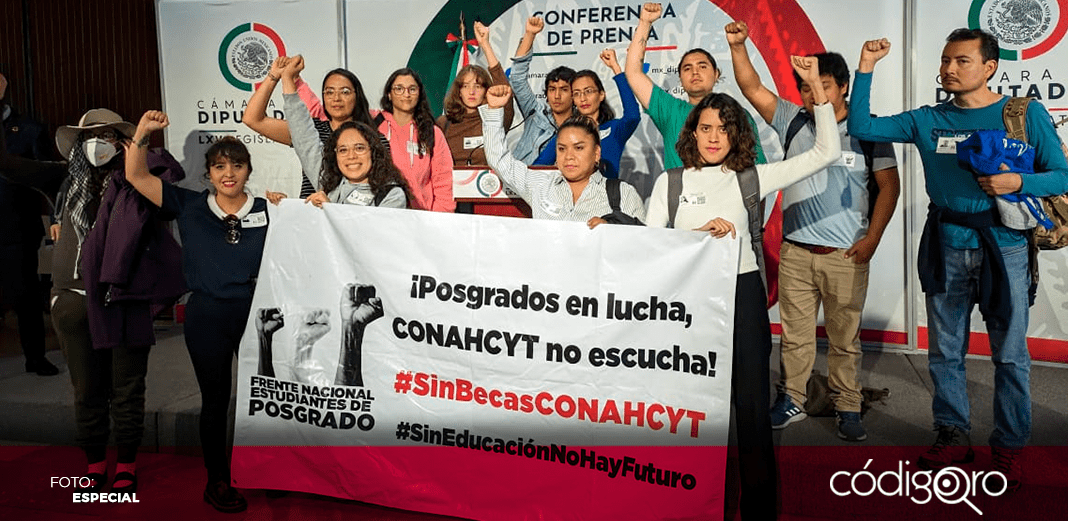 Estudiantes de la UAQ, presentes en manifestación contra lineamientos Conahcyt