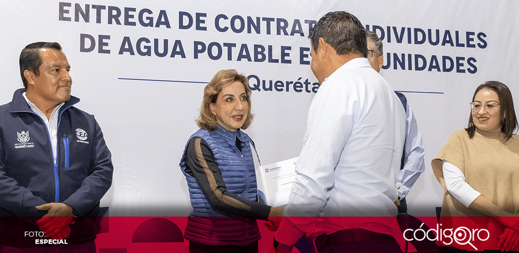 Encabeza Guadalupe Murguía entrega de contratos individuales de agua en SRJ