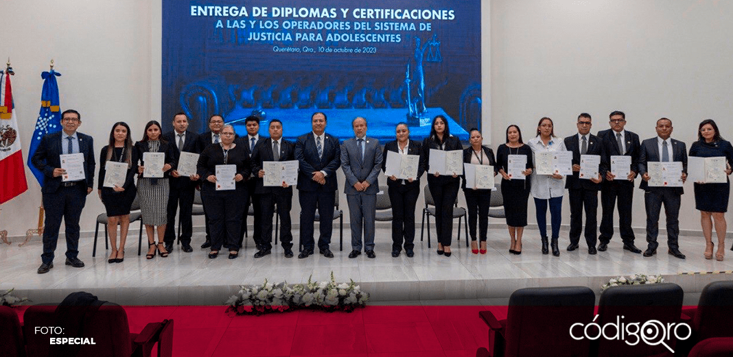 Fiscal encabeza entrega de diplomas a operadores del Sistema de Justicia para Adolescentes