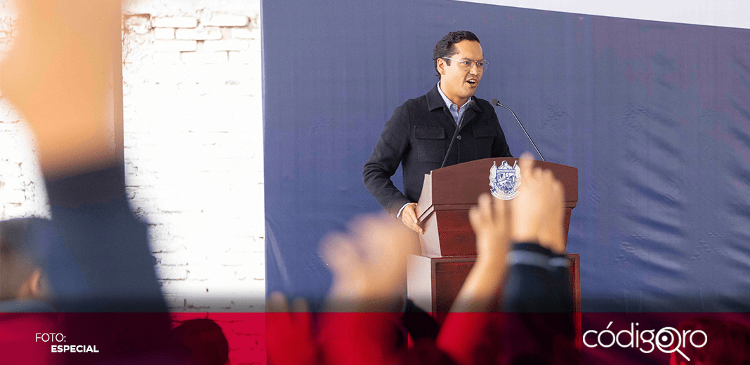 Josué Guerrero entrega obras en primaria de Corregidora