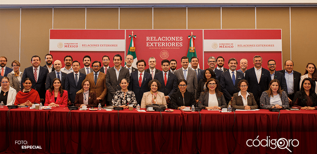 Titular de Sedesu participa en encuentro con SRE