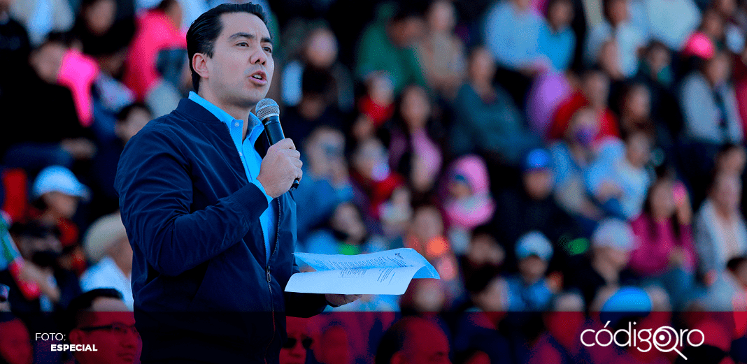 Felifer encabeza desfile por aniversario de la Revolución Mexicana