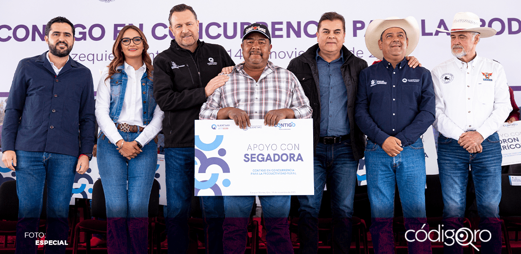 Entregan apoyos a productores del campo