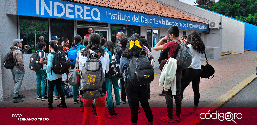 Se manifiestan atletas en demanda de espacios para entrenar