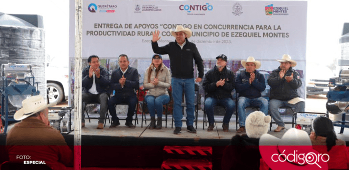 Rosendo Anaya encabezó la entrega de apoyos en el municipio de Ezequiel Montes, en beneficio de 146 productores de la demarcación