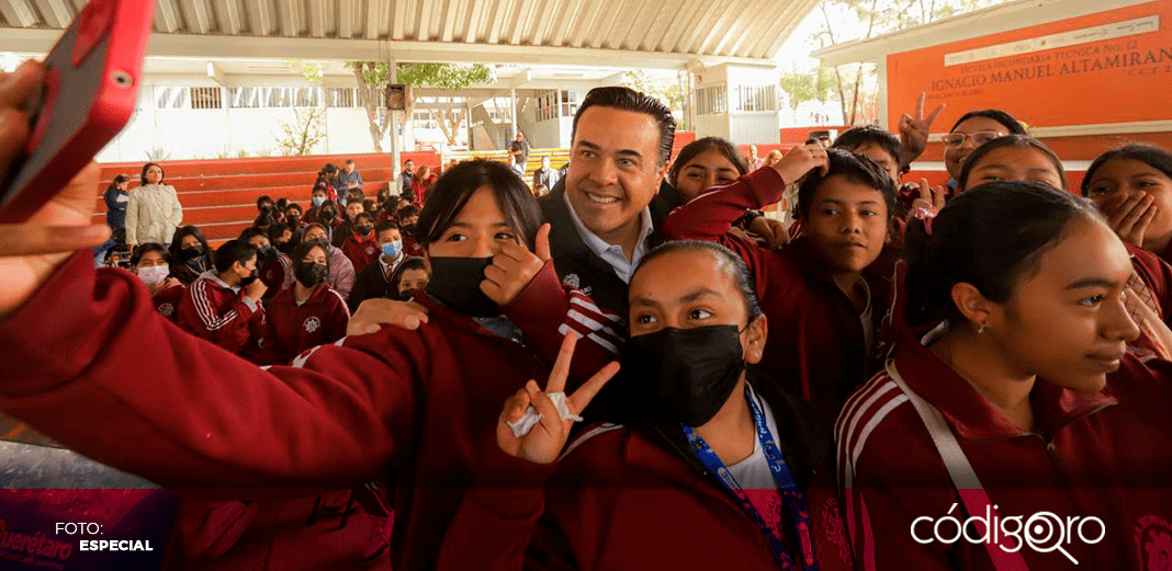 Encabeza Luis Nava entrega de aulas en la Secundaria Técnica 12