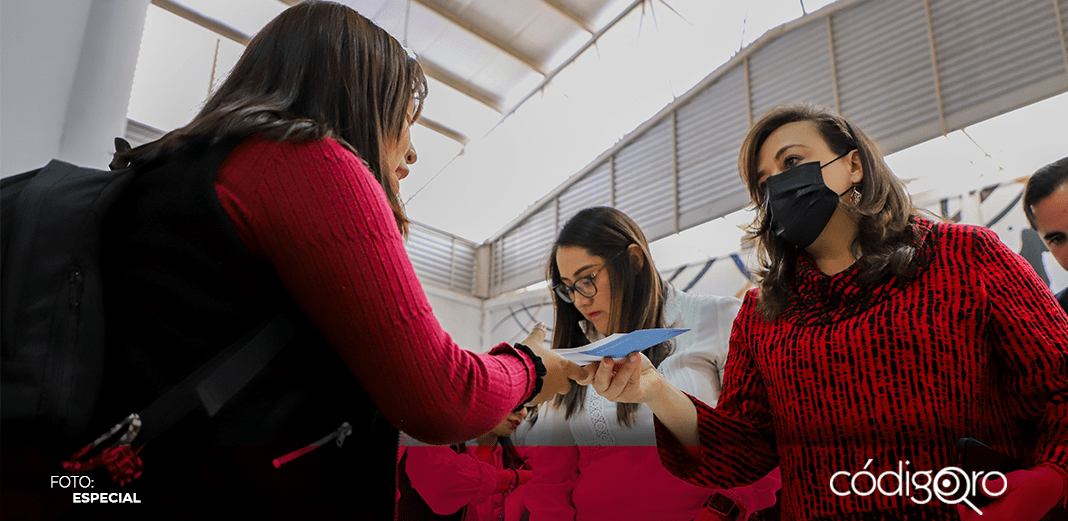 Más de mil 500 estudiantes UAQ reciben becas estatales