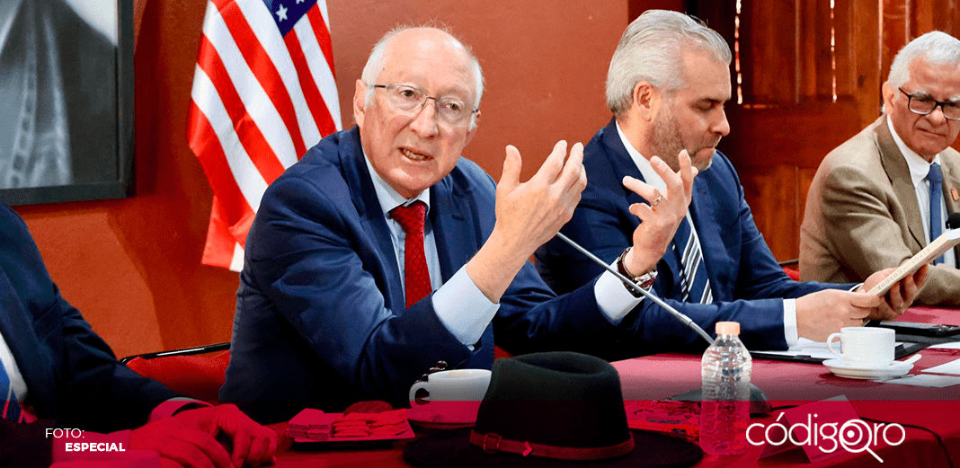Ken Salazar niega investigación de EUA contra AMLO