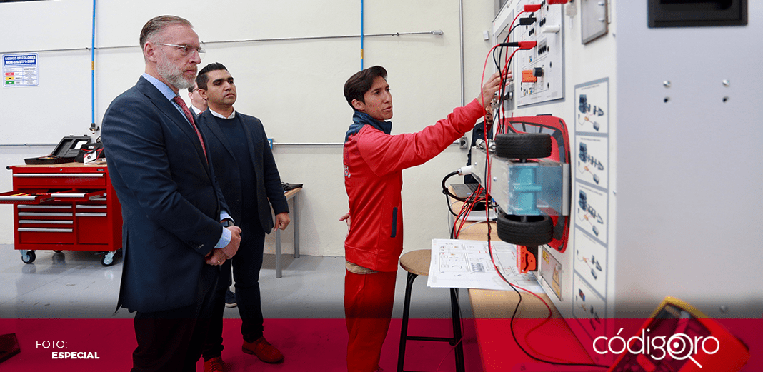 Inaugura titular de Sedesu laboratorio de vehículos eléctricos