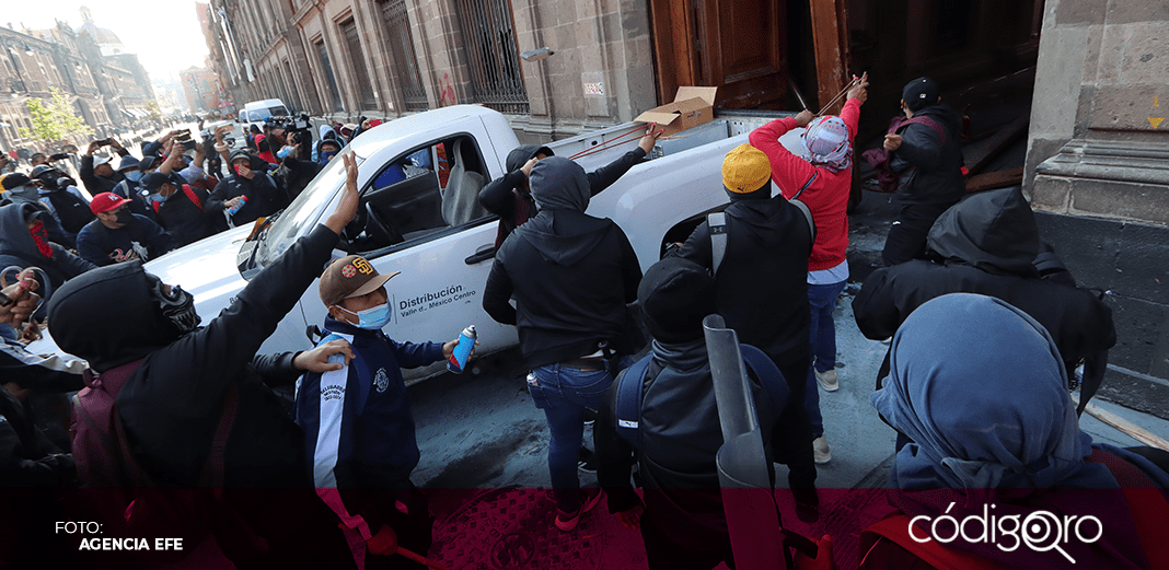 Activistas de Ayotzinapa advierten al presidente que intensificarán sus protestas