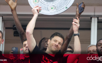 De la mano de Xabi Alonso, el Bayer Leverkusen logró ganar su primera Bundesliga. Foto: Agencia EFE