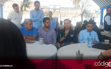 El candidato del PAN a la presidencia municipal de Corregidora, Chepe Guerrero, escuchó a habitantes de El Pueblito. Foto: Mónica Gordillo
