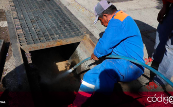 Continúan los trabajos de desazolve en las rejillas y contenedores del sistema pluvial en las calles de Querétaro, con el fin de prevenir inundaciones