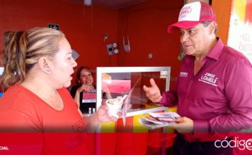 El candidato de Morena a la presidencia municipal de El Marqués, Jorge Lomelí, visitó la comunidad de La Piedad. Foto: Especial
