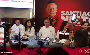 El candidato de Morena al Senado, Santiago Nieto Castillo, celebró la sentencia dictada a su favor por el TEPJF. Foto: Rosaura Hernández