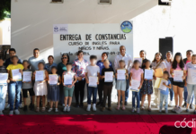 La UAQ promueve la enseñanza del inglés en el municipio de Landa de Matamoros. Foto: Especial