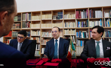 El embajador de México en Austria, José Antonio Zabalgoitia, recibió en la sede diplomática en Viena, a la comitiva queretana integrada por autoridades