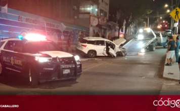 Tres vehículos se vieron involucrados en un accidente en avenida Felipe Ángeles. Foto: Irma Caballero