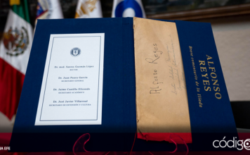La UANL entregó al Instituto Cervantes de Madrid un manuscrito del mexicano Alfonso Reyes que será colocado en "La Caja de las Letras"; el documento ingresará a la bóveda el próximo mes de noviembre