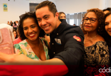 Felipe Fernando Macías convivió con más de mil 200 mamás queretanas y reconoció su trabajo durante el festejo del Día de las Madres; anunció la creación de la Patrulla Rosa para proteger a las mujeres