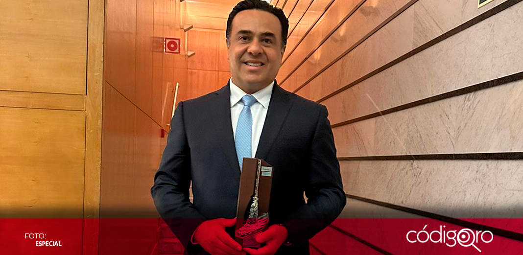 Luis Bernardo Nava Guerrero recibe la Escoba de Platino 2024