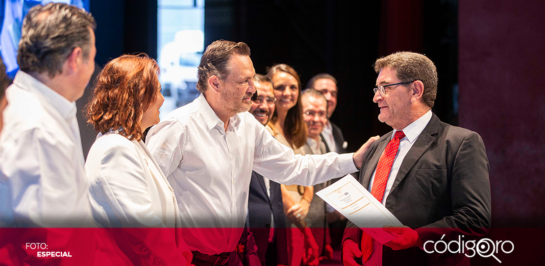 Mauricio Kuri encabeza graduación de bachillerato para adultos