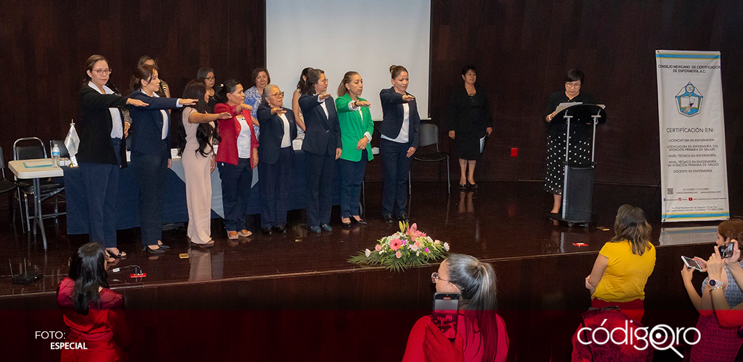 Toman protesta al Comité del Colegio de Enfermeras Profesionistas de Querétaro