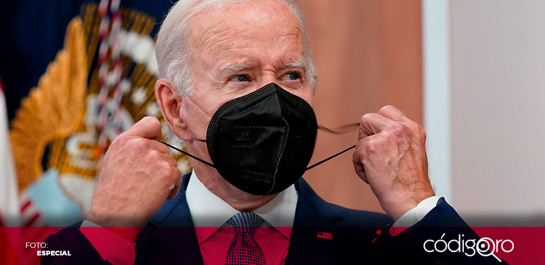 Biden continúa con "síntomas leves" por Covid-19, según su médico