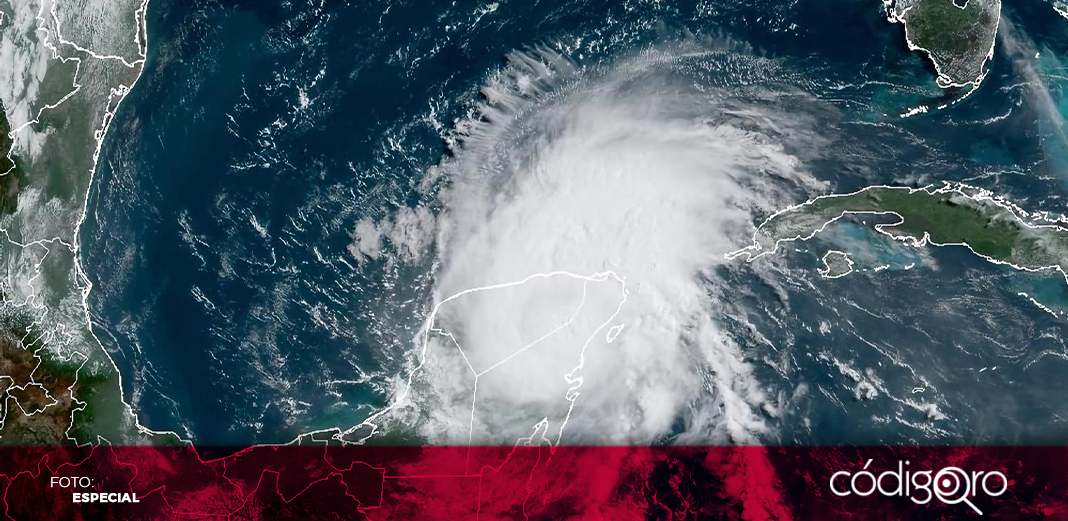 El huracán Beryl se debilita pero sigue amenazando la península de Yucatán