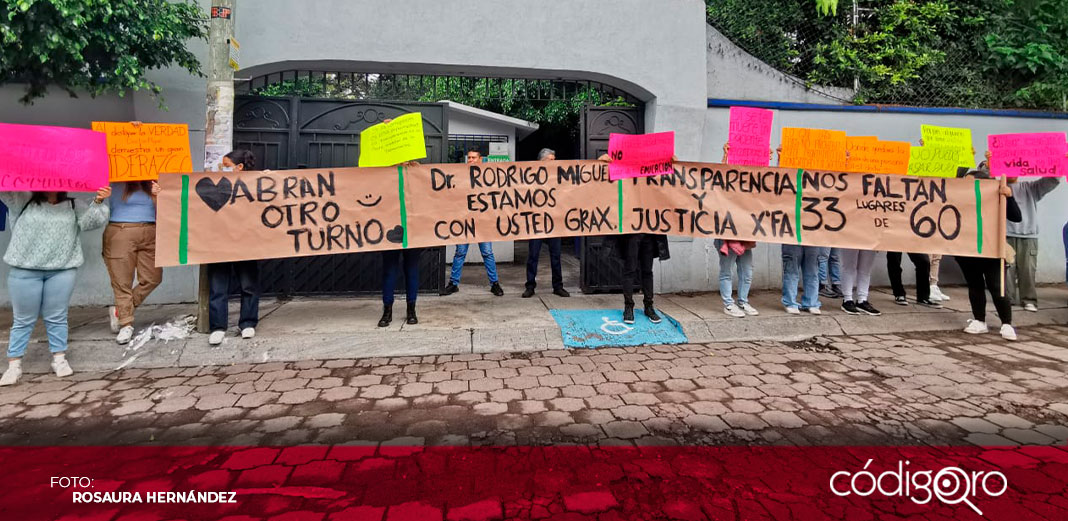 Se manifiestan aspirantes a ingresar a la Facultad de Medicina