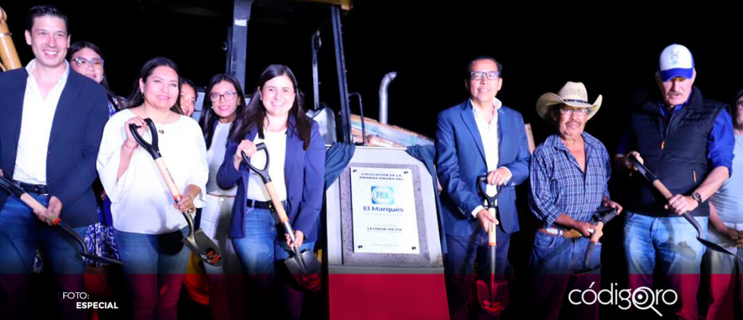 La lideresa estatal del PAN en Queretaro, Leonor Mejía, colocó la primera piedra del nuevo Comité Municipal en El Marqués. Foto: Especial