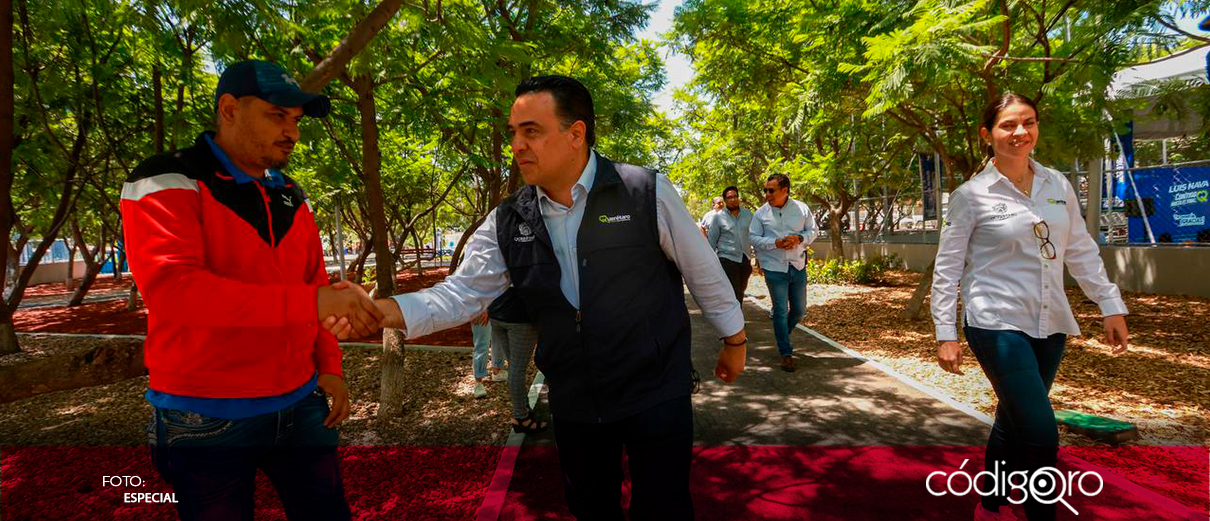 Luis Nava entrega rehabilitación de parque en la colonia La Joya