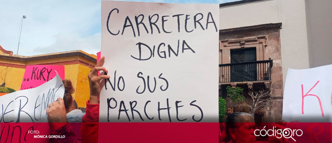 En el marco de la 61 Legislatura del Estado se realizaron dos manifestaciones al exterior del recinto, una para exigir el cumplimiento de compromisos del entonces alcalde de Corregidora, Roberto Sosa, y otra de habitantes de La Gotera 