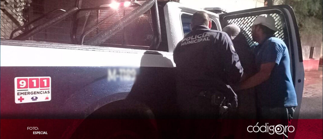Elementos de la SSPMQ reintegraron a un adulto mayor con su familia en la colonia Felipe Carrillo Puerto; la persona contaba con un brazalete del programa 