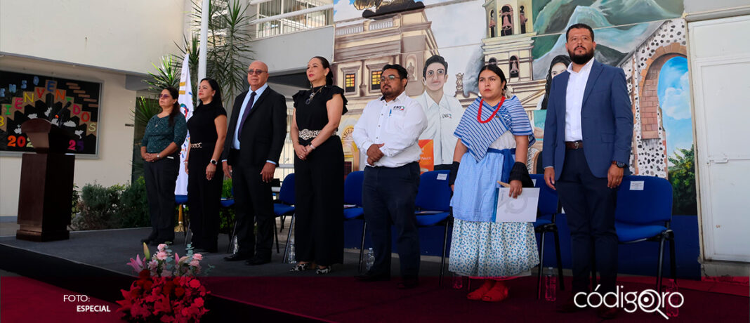 La secretaria de Educación estatal, Martha Elena Soto, encabezó la celebración por el 40 aniversario de la ENSQ; destacó que la institución ha contribuido en la formación y profesionalización de docentes exitosos en la entidad