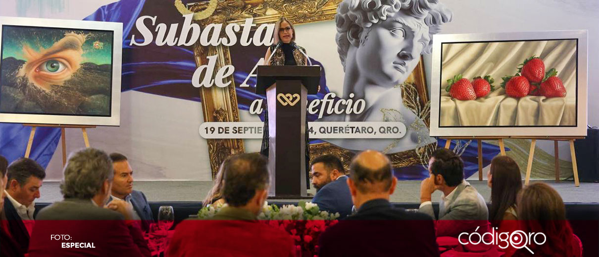 Asiste Car Herrera a subasta a beneficio del SEDIF