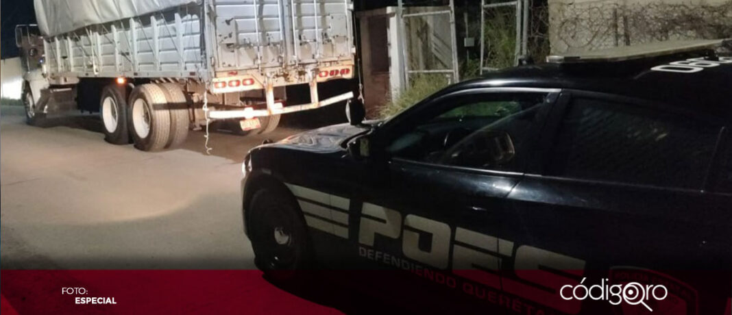 Elementos de la POES realizaron la detención de un vehículo que transportaba combustible ilegal, en el Libramiento Surponiente