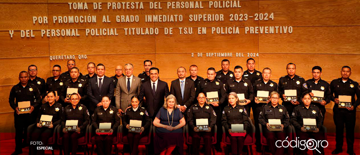 Luis Nava toma protesta a 24 policías y 13 titulados en Policía Preventivo