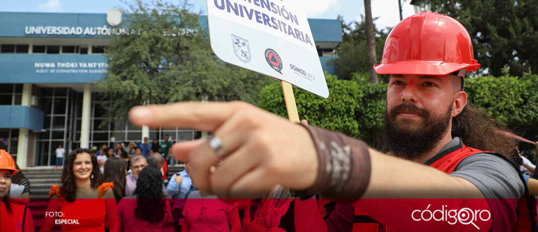 La UAQ se unió al Simulacro Nacional 2024, con el objetivo de fortalecer acciones de prevención y conmemorar los terremotos de 1985 y 2017 en el país; la actividad contó con la participación de más de 430 personas, quienes fueron evacuados en 3 minutos