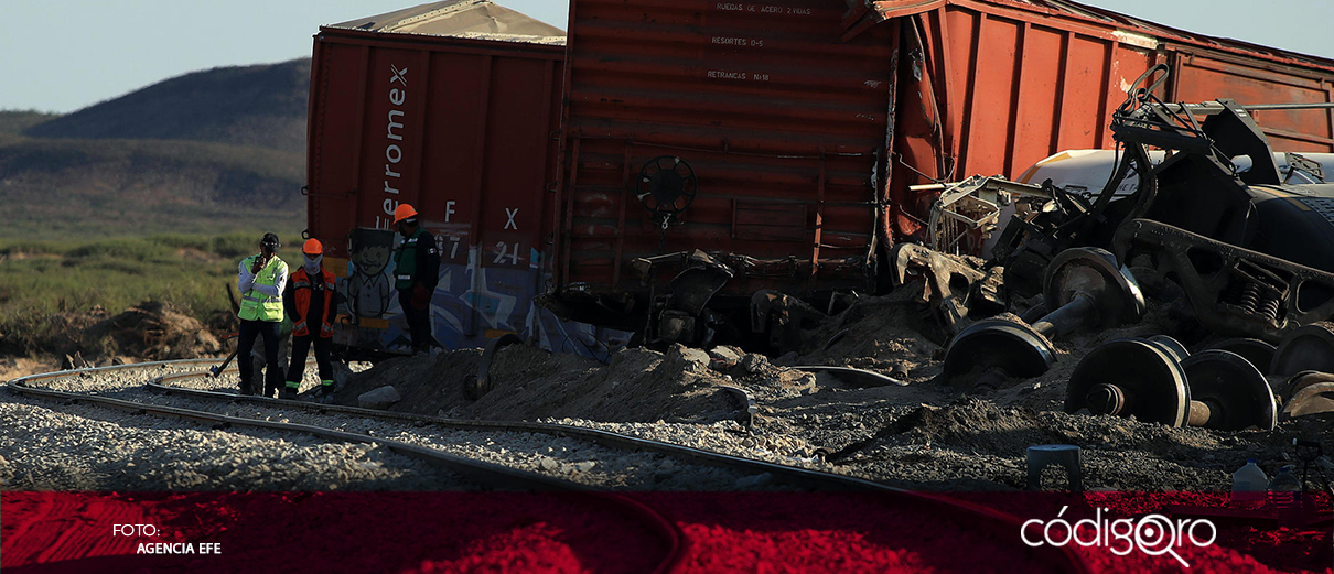 Autoridades drenan ácido sulfúrico de tren descarrilado con migrantes