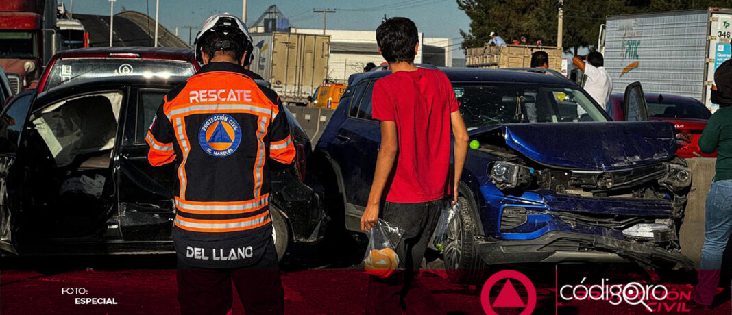 Un accidente involucró a dos traíleres y 10 vehículos en la carretera estatal 100. Foto: Especial