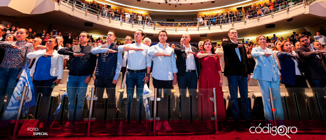 El alcalde de Querétaro, Felifer Macías, acudió a la celebración del 85 aniversario del PAN en la entidad; el objetivo fue refrendar el compromiso del partido con el bienestar de los queretanos