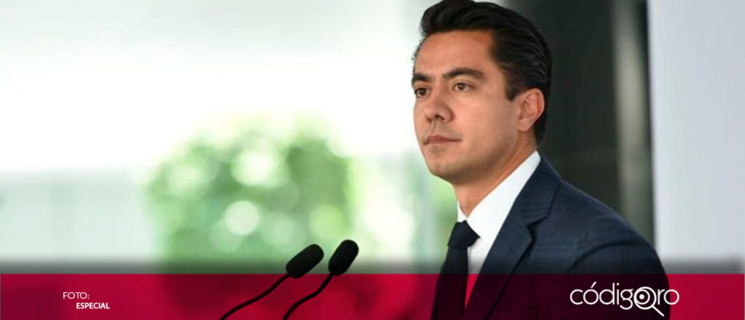 El alcalde de Querétaro, Felifer Macías, aseguró que la presencia policial aumentará en seis meses entre un 30 y un 35%; en dicho periodo, incrementará el número de elementos de la policía, pasarán de mil 200 a mil 500