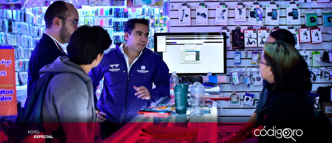 El presidente municipal de Querétaro, Felifer Macías, visitó la delegación Santa Rosa Jáuregui. Foto: Especial
