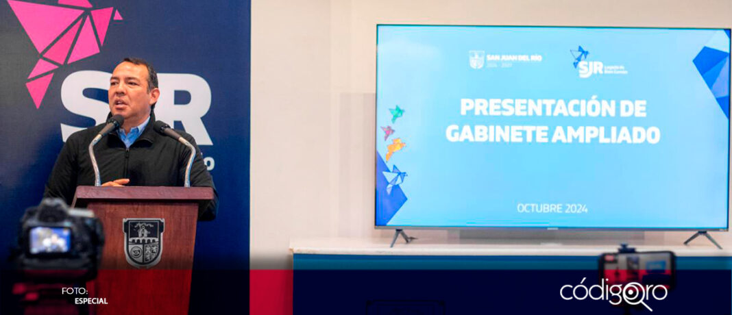 El alcalde de San Juan del Río, Roberto Cabrera, presentó al gabinete ampliado de la administración municipal 2024-2027, a quienes exhortó a mejorar las actividades gubernamentales con una atención cordial y profesional a la ciudadanía