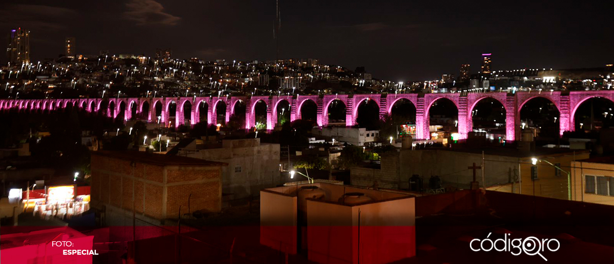 Iluminan los Arcos en mes de la lucha contra cáncer de mama
