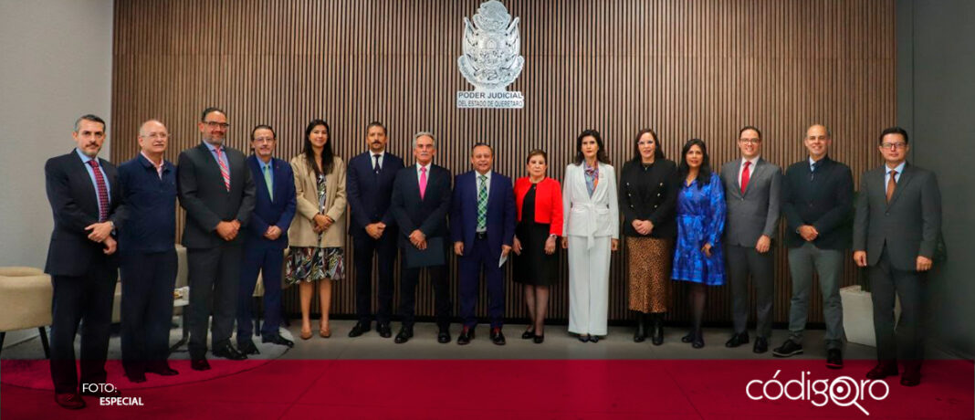 Con el objetivo de mejorar el servicio judicial y notarial del estado, el magistrado presidente del TSJ de Querétaro, Braulio Guerra, se reunió con el Consejo de Notarios de la entidad; destacó la discusión sobre la digitalización de procesos judiciales
