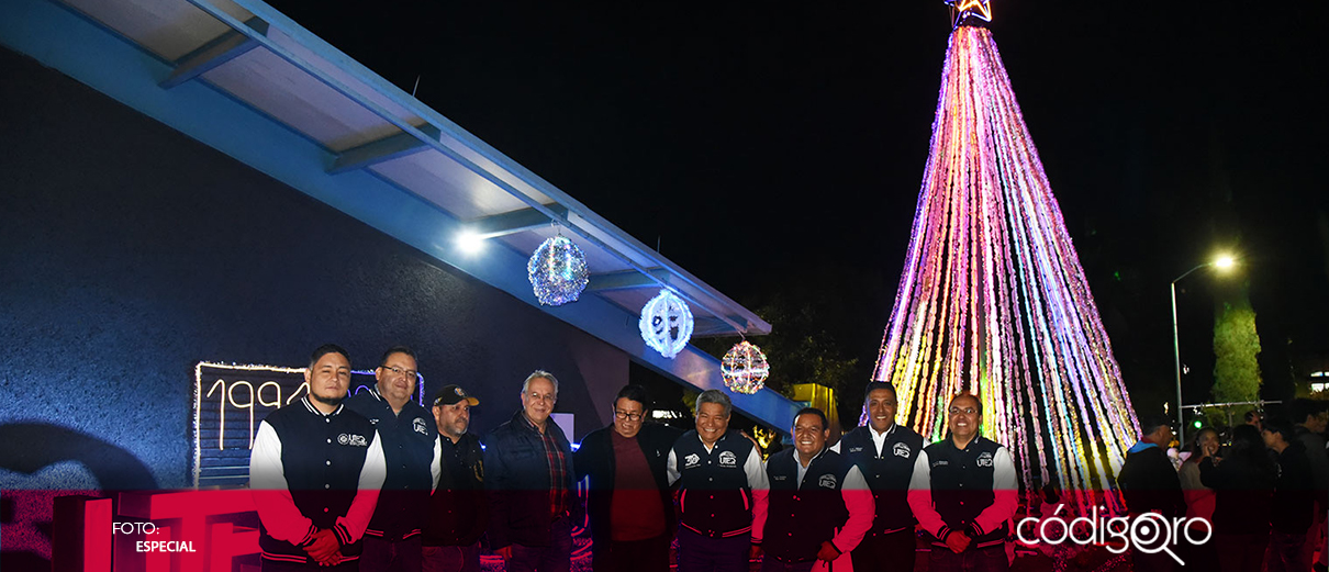 UTEQ enciende árbol navideño con tecnología sostenible
