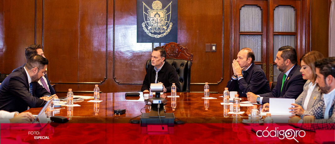 El gobernador Mauricio Kuri se reunió con autoridades de la SICT para dialogar sobre las acciones conjuntas para la construcción del tren México-Querétaro; acordaron agilizar los procesos administrativos relacionados con los derechos de vía