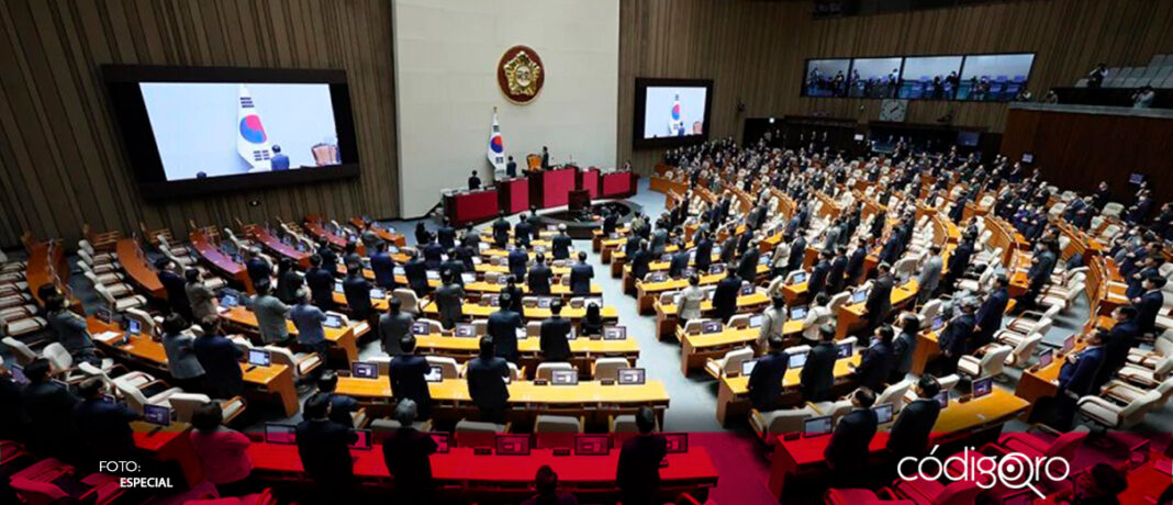 Con 190 votos a favor, la Asamblea Nacional surcoreana aprobó revocar la ley marcial decretada por el presidente Yoon Suk-yeol; esto, en medio de protestas contra esta medida de excepción presidencial